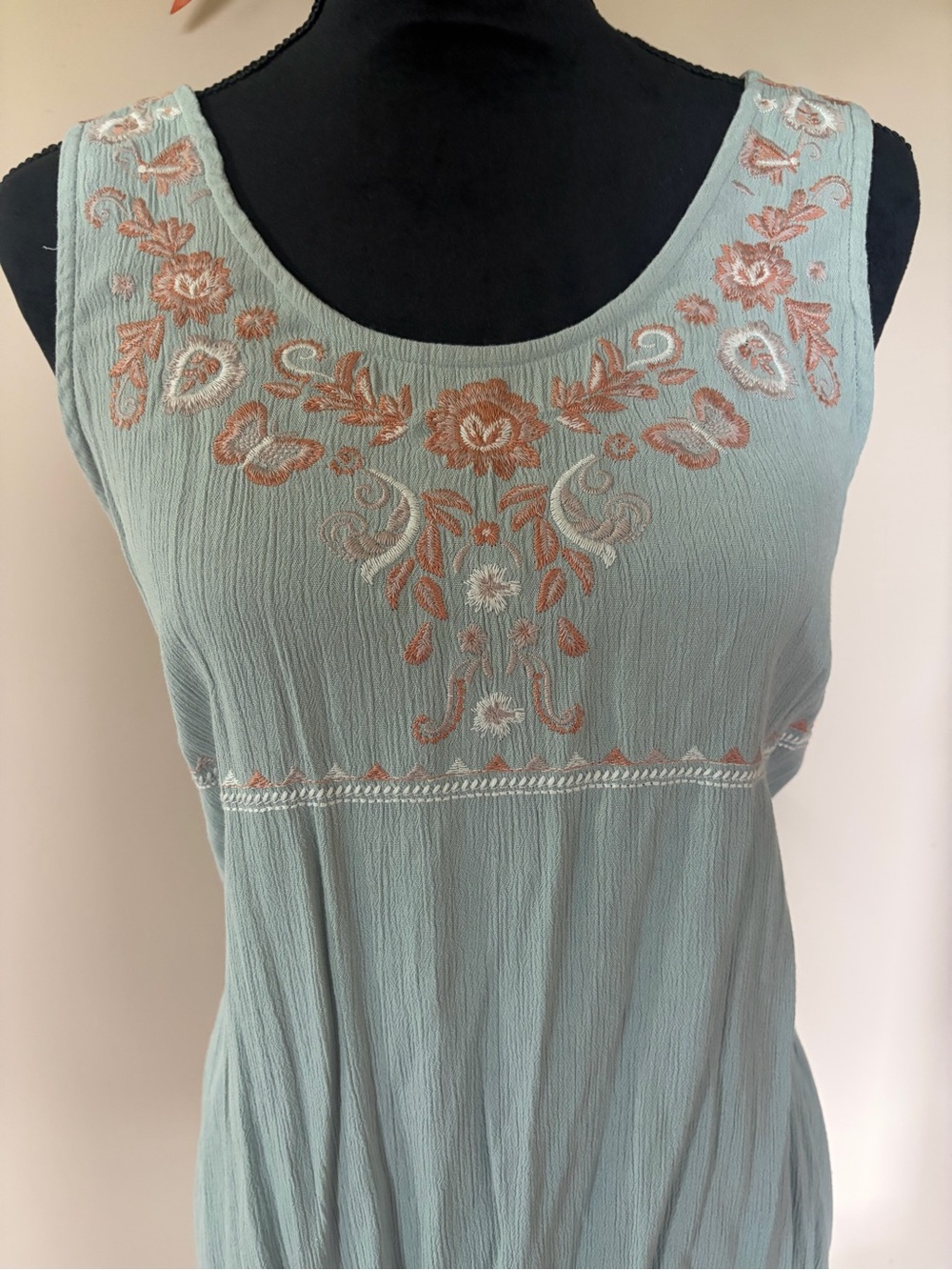 Knox Rose Embroidered Sage Green Scoop Neck Tank - Picture 2 of 6